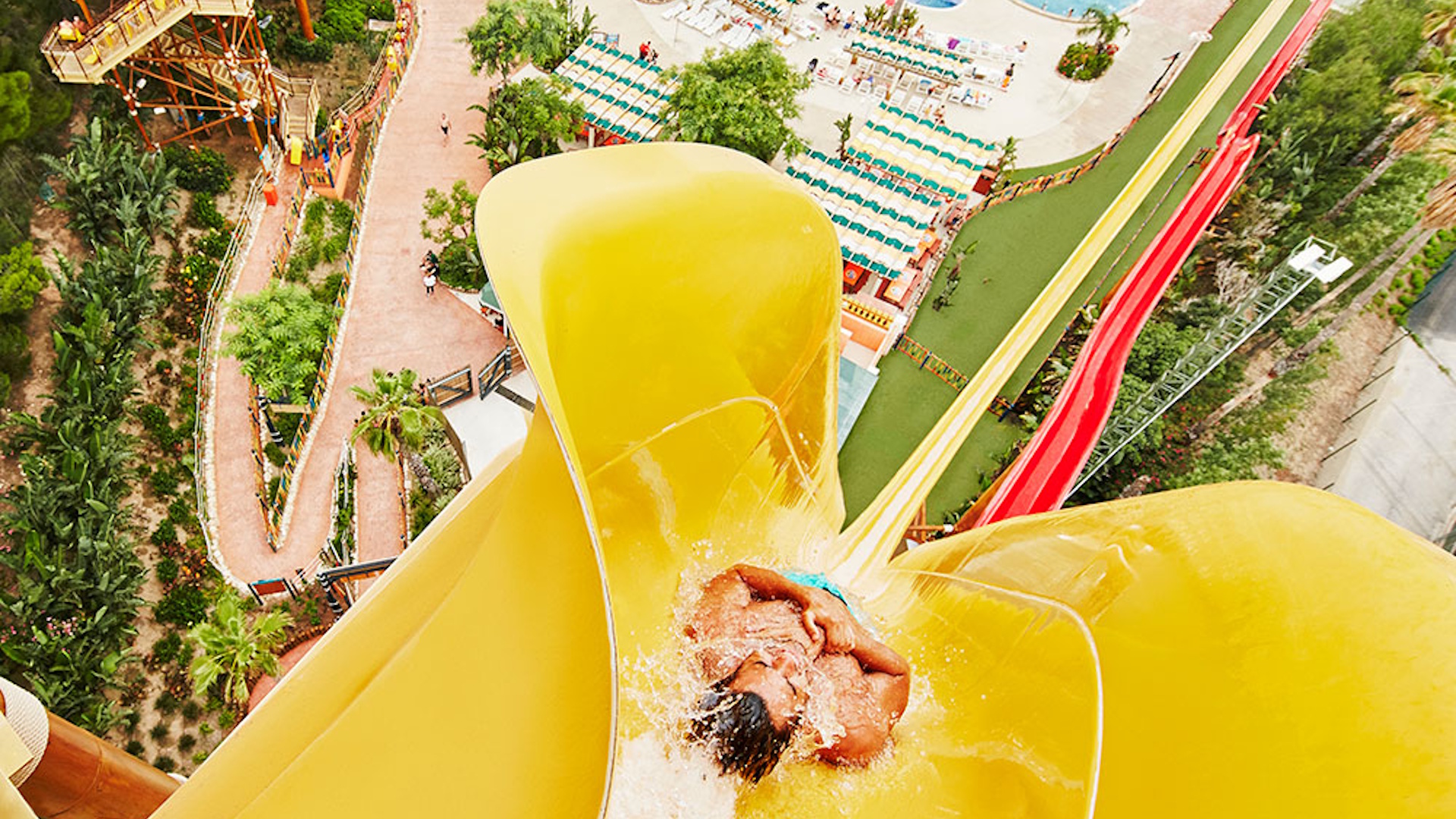 PortAventura Caribe Aquatic Water Park - King khajuna Vertical Slide