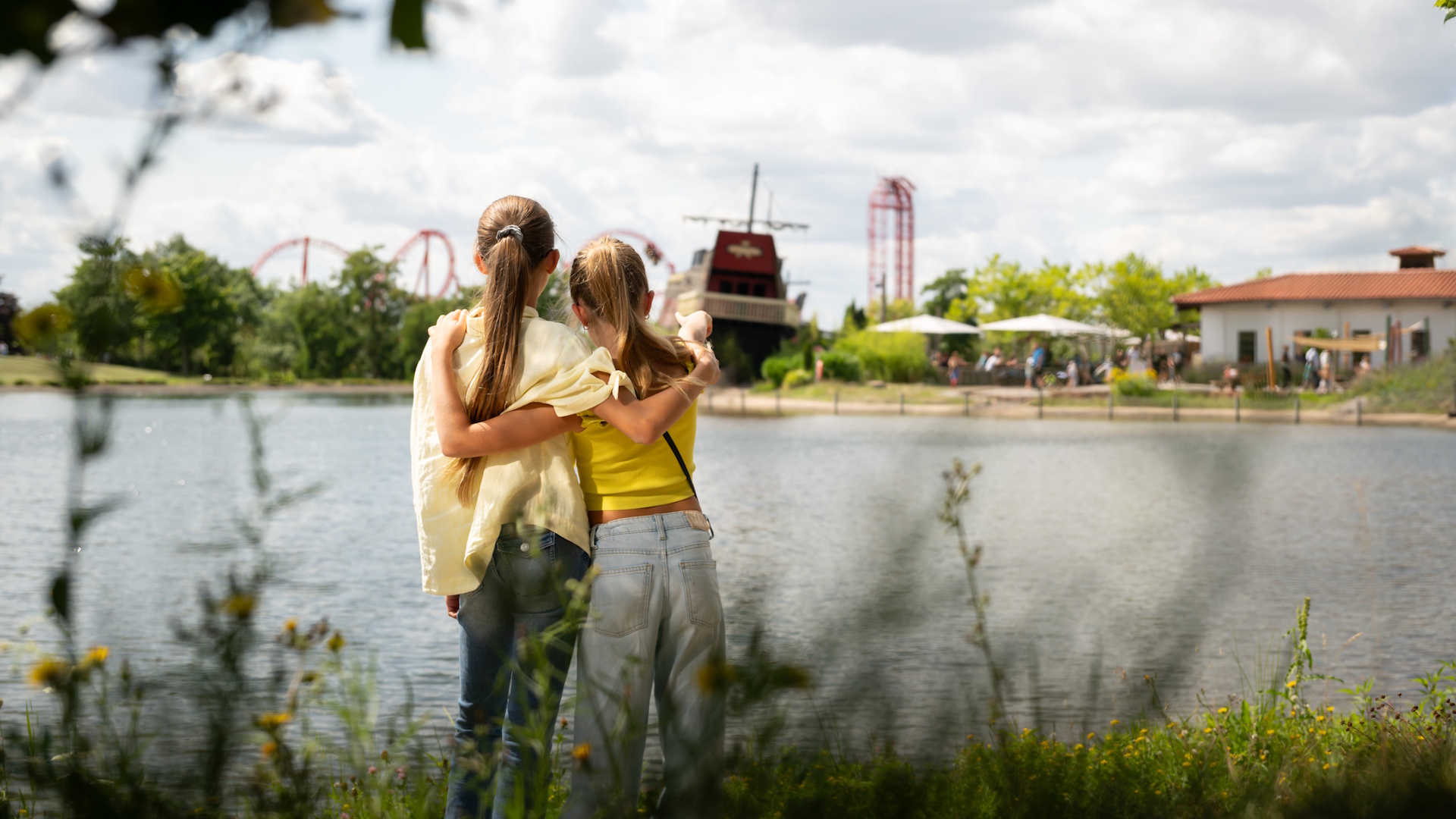 Belantis - Children Looking Across the Lake