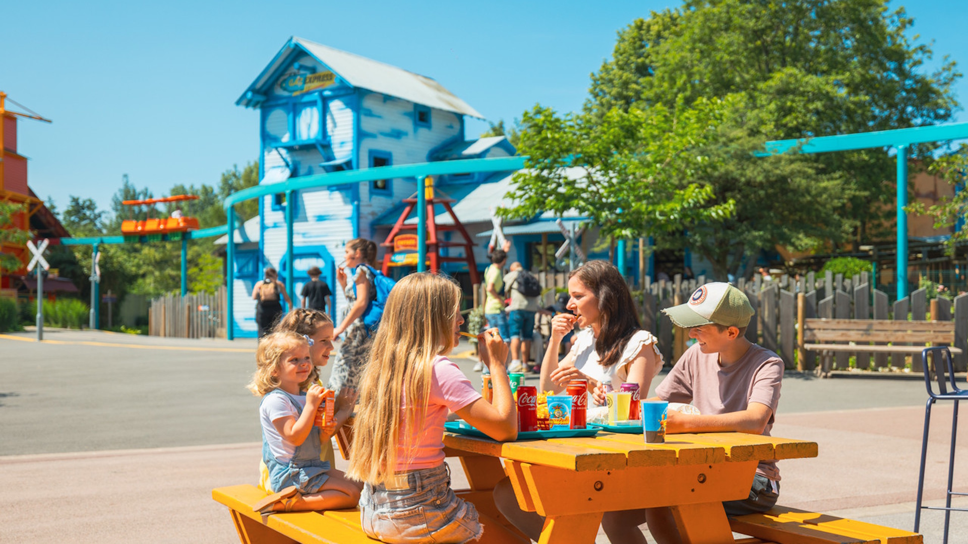 Parc Bagatelle - Guests Enjoying Lunch at the Park